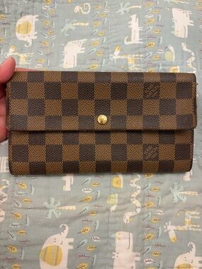 Louis Vuitton Sarah Damier Wallet (PRICE FIRM)